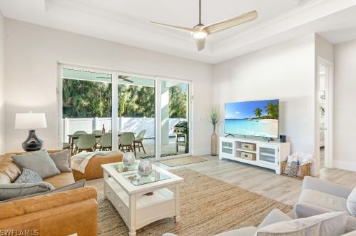 767 110th Ave, Naples FL 34108-1816 exterior