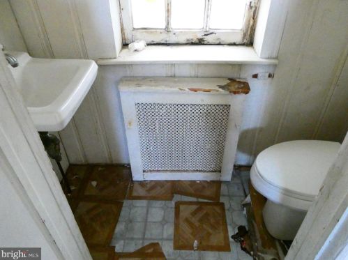 6801 Ditman St, Philadelphia PA 19135-2229 exterior