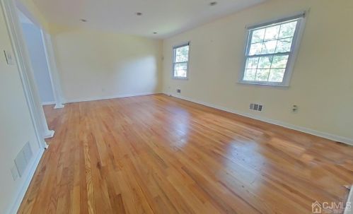 23 Peru St, Edison NJ  08820-2625 exterior