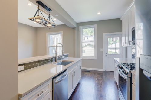 1934 Newport Ave, Chicago IL  60657-1026 exterior