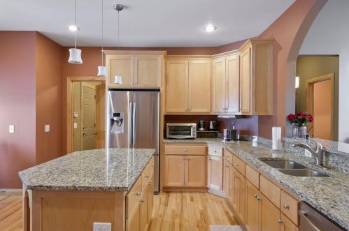 2479 Grey Eagle Cir, Saint Paul, MN 55129-6221