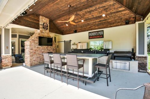 3315 Spg Br Rd, Montgomery TX 77316-2503 exterior