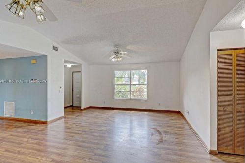 681 College Park Rd, Fort Pierce FL 34953-3330 exterior