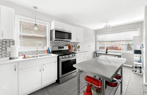 9834 Frst Ave, Chicago IL 60628-1437 exterior