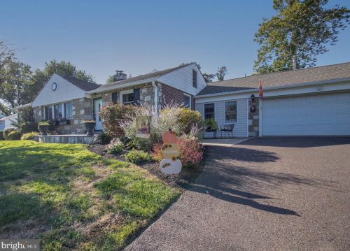 920 Old Ford Rd, Huntingdon Valley, PA 19006-8605