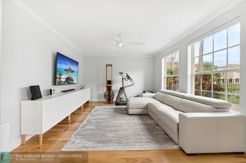 9808 Coronado Lake Dr, Boynton Beach FL 33437-5337 exterior