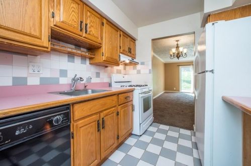 304 College Park Dr, Moon Twp PA 15108-2314 exterior