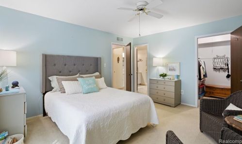 2149 Park Pl Dr, Walled Lake MI 48390-2555 exterior