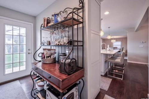 4 Inwood Pl, Huntington Station NY 11747-1519 exterior