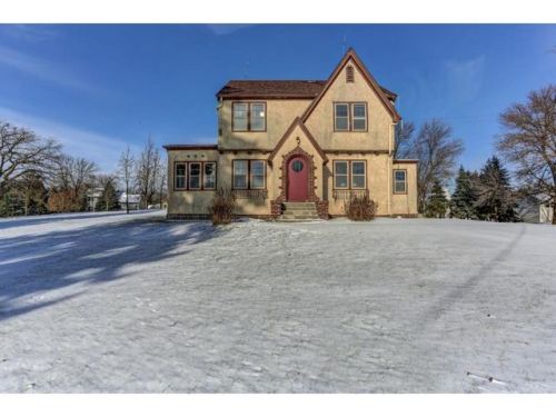 840 Victoria Dr, Chaska, MN 55318-1515