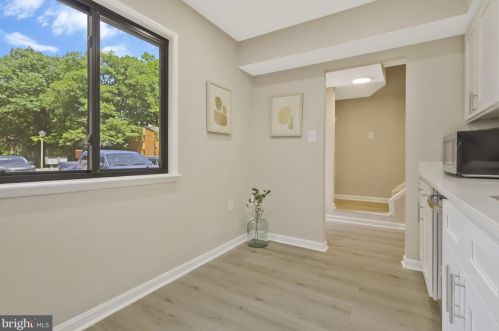 2361 Emerald Hts Ct, Herndon VA 20191-1752 exterior