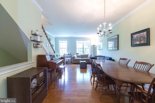 206 Admirals Way, Philadelphia, PA 19146-5212