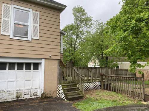 1 Franklin St, Manchester CT 06040-4346 exterior