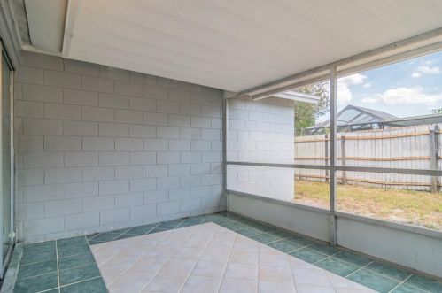 10112 Enchanted Oaks Ct, Tampa FL  33615-1616 exterior