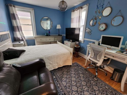 139 Buscher Ave, Valley Stream NY 11580-5204 exterior