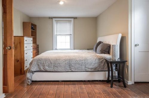 11 Hathaway Ave, Enfield CT 06082-4308 exterior