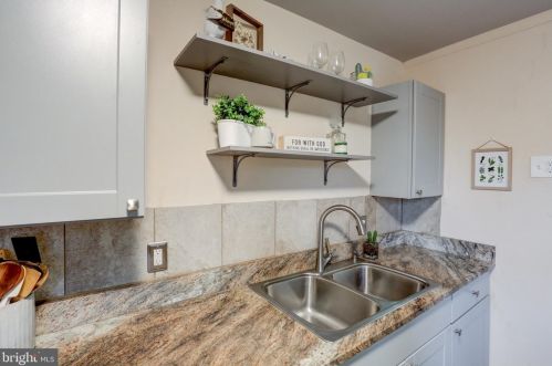 504 Poplar St, Lancaster PA  17603-5235 exterior