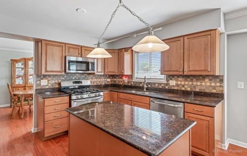 935 Stone Crk Cir, Bull Valley IL 60014-1938 exterior