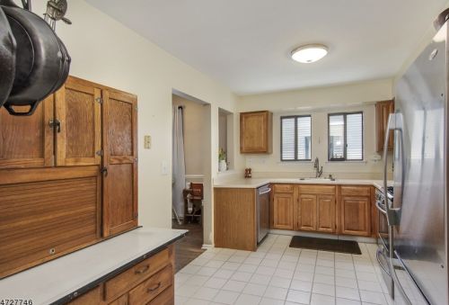 71 Overlook Dr, Hackettstown, NJ 07840-4610