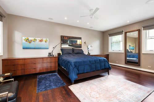 819 Castlewood Ter, Chicago IL  60640-4216 exterior