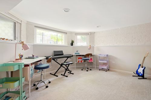 2818 Albany Ave, Chicago IL 60618-7605 exterior