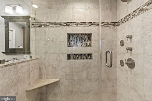 701 Rdg Dr, Mc Lean VA 22101-1620 exterior