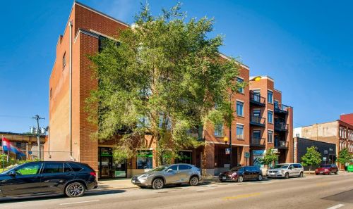 1890 Milwaukee Ave, Chicago IL  60647-4459 exterior