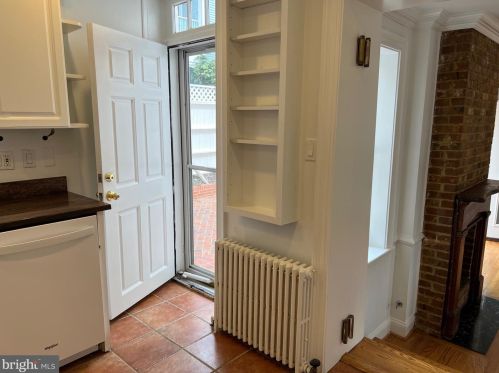 1402 28th St, Washington DC  20007-3145 exterior