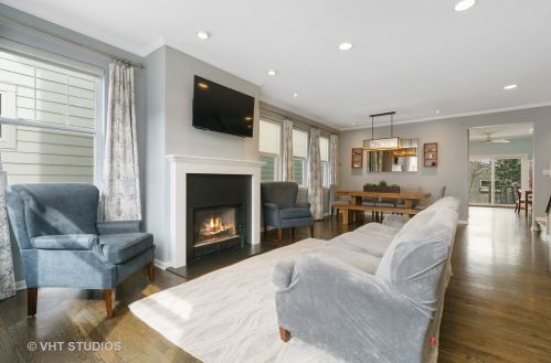 3427 Bell Ave, Chicago, IL 60608-6010