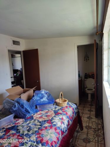 1302 Kleindale Rd, Tucson AZ 85749-8385 exterior