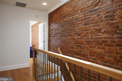 221 E St, Washington DC  20002-7700 exterior