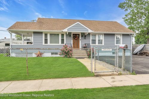 215 Elm St, Lakehurst NJ  08733-2913 exterior