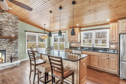 65526 Peninsula Dr, Cassopolis MI 49031-8530 exterior