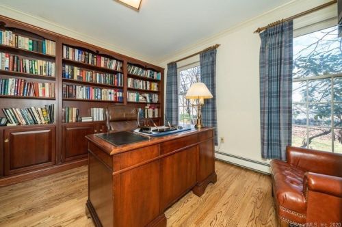 21 Colonial Ln, Ridgefield CT 06877-1921 exterior