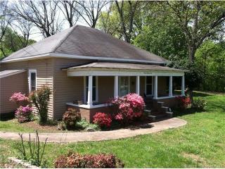 710 Laurel St, Lincolnton NC  28092-3623 exterior