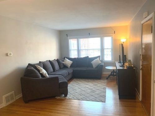 10651 Artesian Ave, Chicago, IL 60655-1128