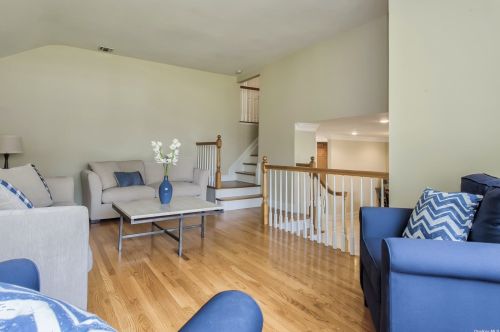 12 Attridge Ct, Huntington Station NY 11747-1803 exterior