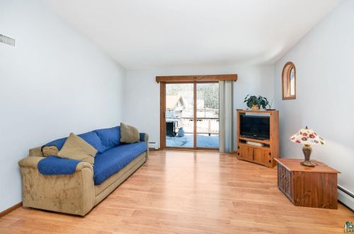 321 Mulberry St, Duluth MN 55811-2519 exterior