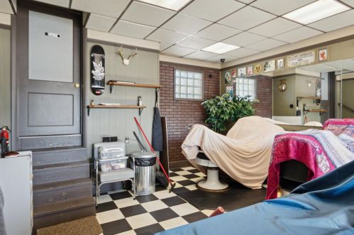 937 Leonard St, Grand Rapids MI 49534-0011 exterior