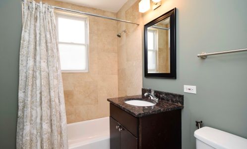 5149 Grace St, Chicago IL 60613-3904 exterior