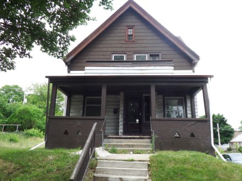 3437 2nd St, Milwaukee, WI 53212-1556