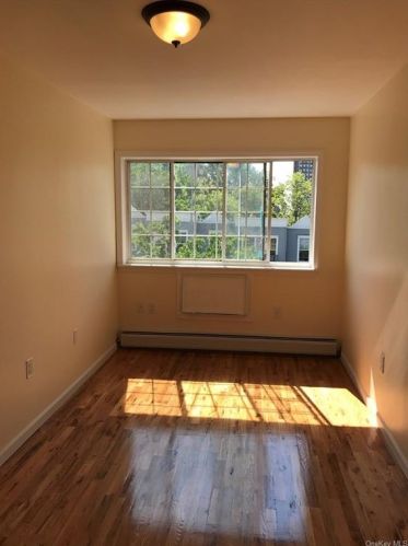 2025 Daly Ave, Bronx NY 10460-2834 exterior