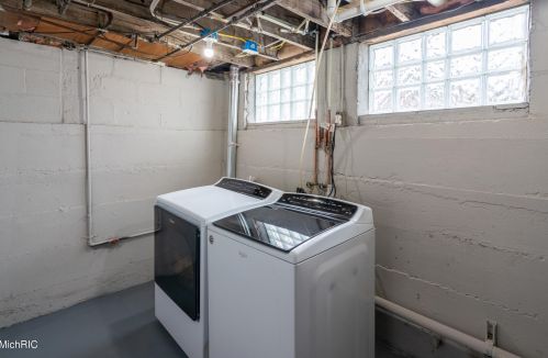 146 Travis St, Grand Rapids MI 49505-4638 exterior