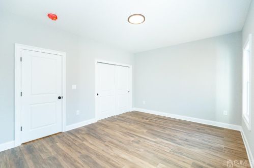 20 Linden Ave, Edison NJ 08817-3208 exterior