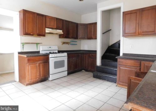 5035 Cedar Ave, Philadelphia PA 19143-1653 exterior