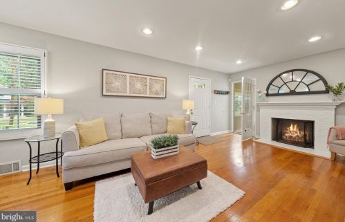 2 Whitestone Ct, Silver Spring, MD 20901-2743