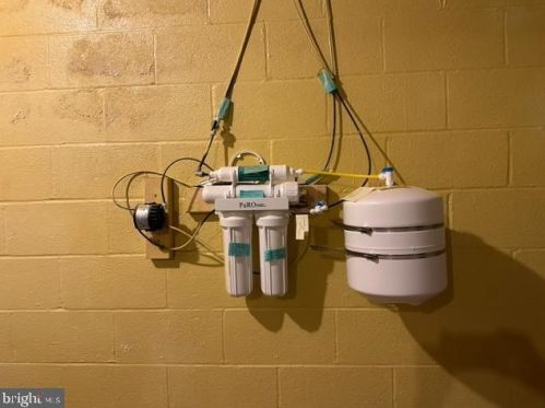 381 Thornhill Dr, Hanover PA  17331-7976 exterior