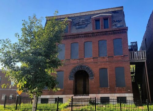 1221 Hebert St, Saint Louis, MO 63107-3914