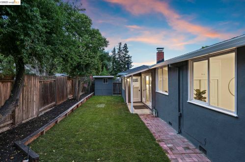 3213 Ida Dr, Concord CA  94519-2136 exterior