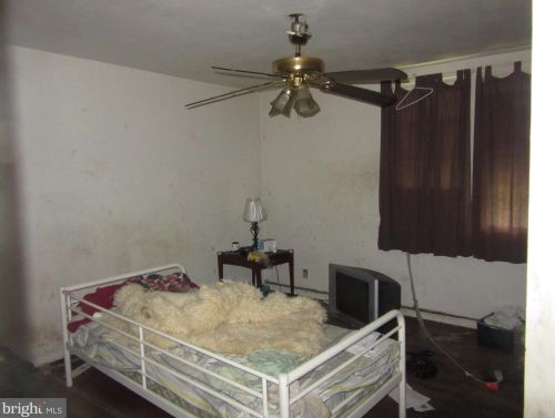 1326 Wycombe Ave, Darby PA 19023-1327 exterior